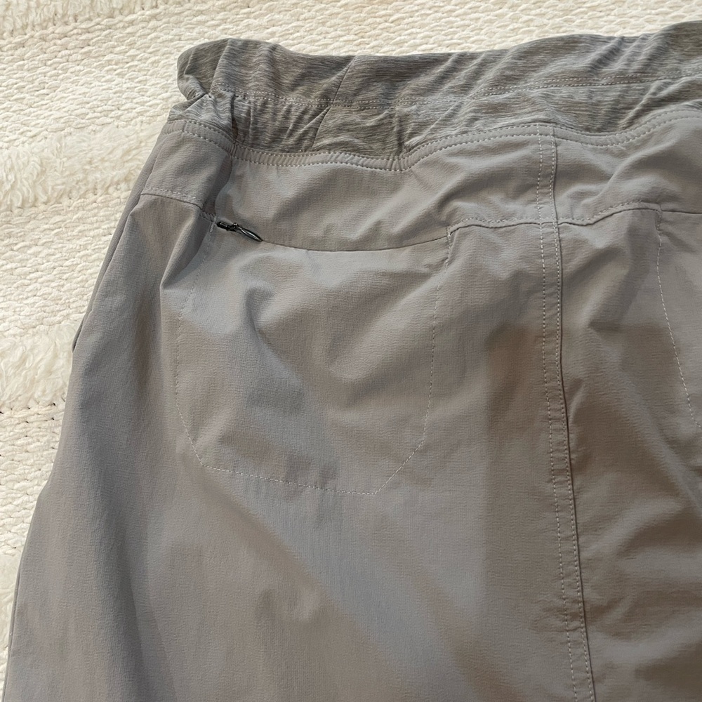 Duluth trading Co grey skort skirt attached shorts stretch women’s size 14 - Picture 7 of 14